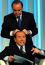 [berlusconivespa3.jpg]